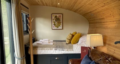 Robin’s Nest - ( Top Cabin ) - sleeps 2 guests