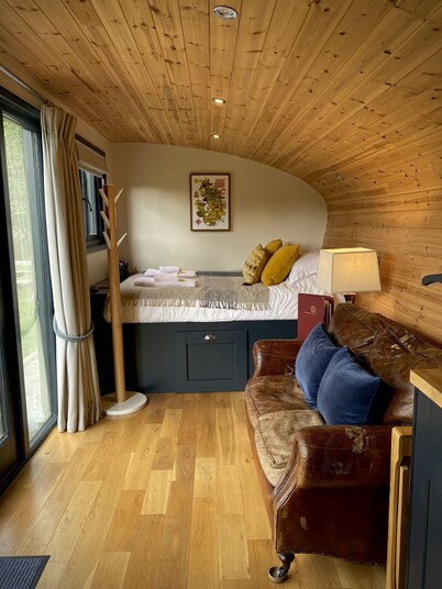 Robin’s Nest - ( Top Cabin )  - sleeps 2 guests