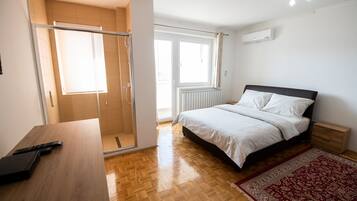 1 bedroom, desk, free WiFi