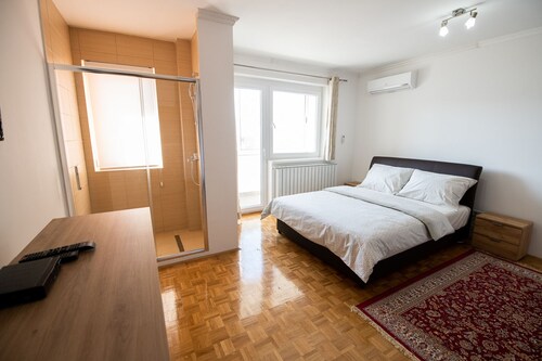 Lovely 1-Bedroom with a free parking - Julphar