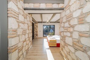 Apartamento, 1 habitación | Sábanas de algodón egipcio y ropa de cama de alta calidad