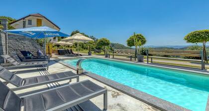 Pool & Whirlpool Villa Art Three