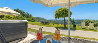 Pool & Whirlpool Villa Art Three