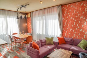 3 habitaciones, escritorio y espacio para trabajar con laptop 