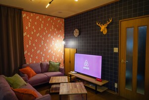 3 habitaciones, escritorio y espacio para trabajar con laptop 