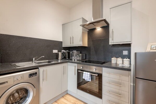 Fridge, microwave, oven, stovetop