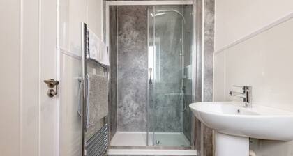 No 65 Leuchars (Nr St Andrews) Free Parking - Pet Friendly