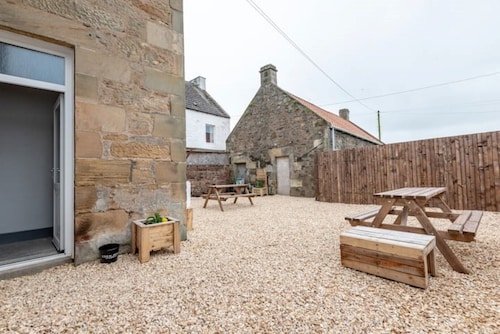 No 65 Leuchars (Nr St Andrews) Free Parking - Pet Friendly