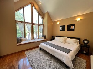 6 Schlafzimmer, Schreibtisch, Bügeleisen/Bügelbrett, Reisekinderbett