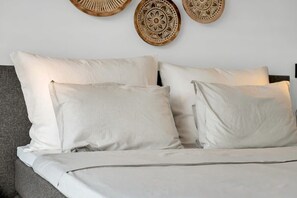 2 bedrooms, WiFi, bed sheets - Villa Oaxaca Modern Villa with Lovely Private Pool (Kralendijk)