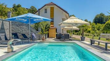 Outdoor pool, a heated pool