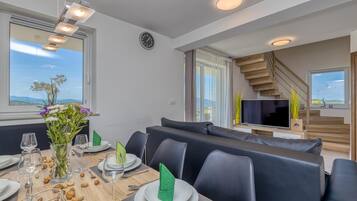 Family Villa, 3 Bedrooms, Sauna, Mountainside (Pool & Whirlpool Villa Art Four) | Dining
