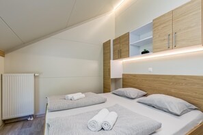Family Villa, Multiple Bedrooms, Mountainside (Pool & Whirlpool Villa Art Three)