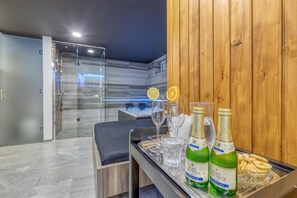 Family Villa, Multiple Bedrooms, Mountainside (Pool & Whirlpool Villa Art Four) | Interior