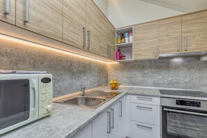 Family Villa, Multiple Bedrooms, Mountainside (Pool & Whirlpool Villa Art Three) | Private kitchen