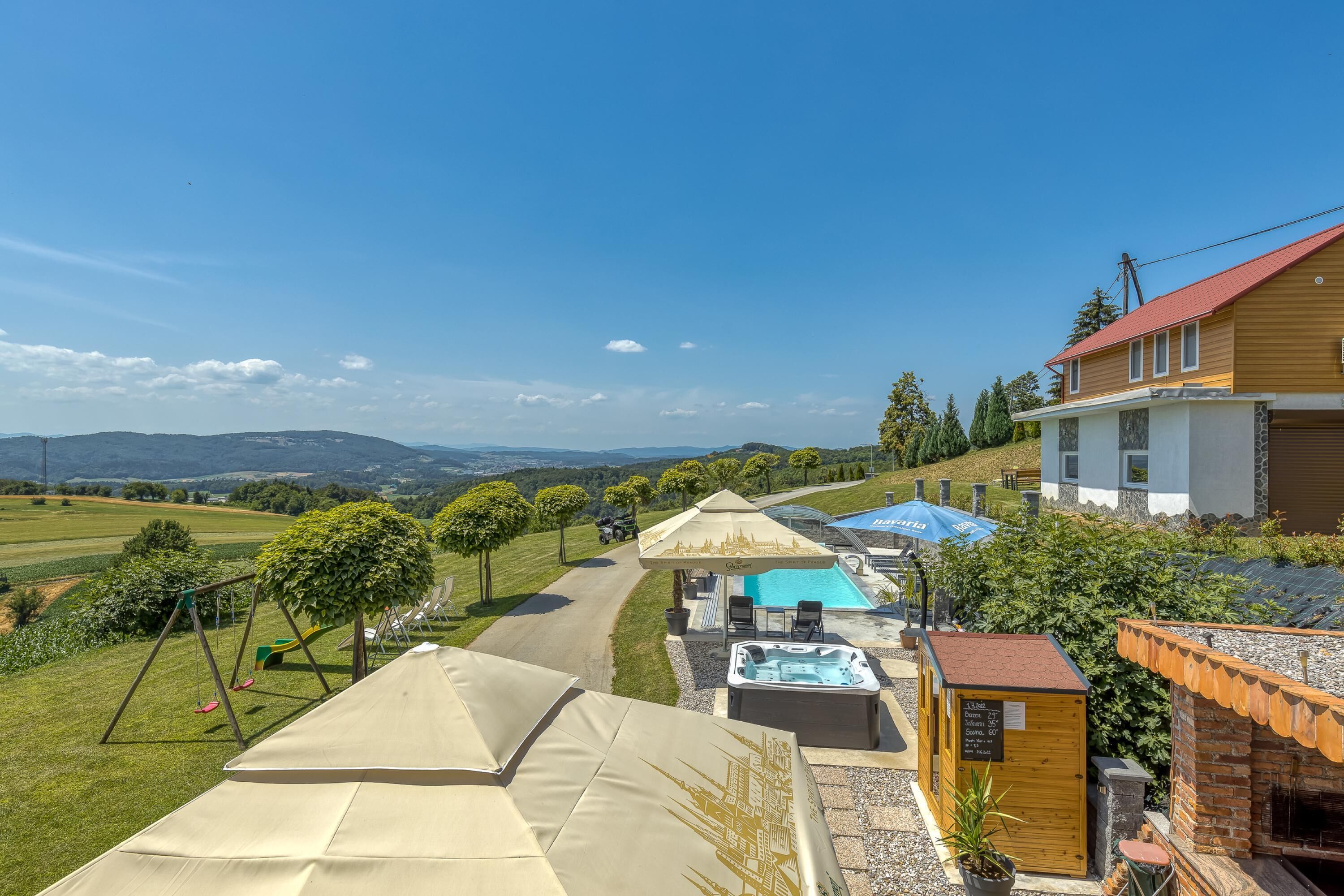 室外游泳池和溫水游泳池