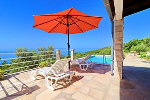 House (One Bedroom Holiday Home with Swimmin) | Terrace/patio