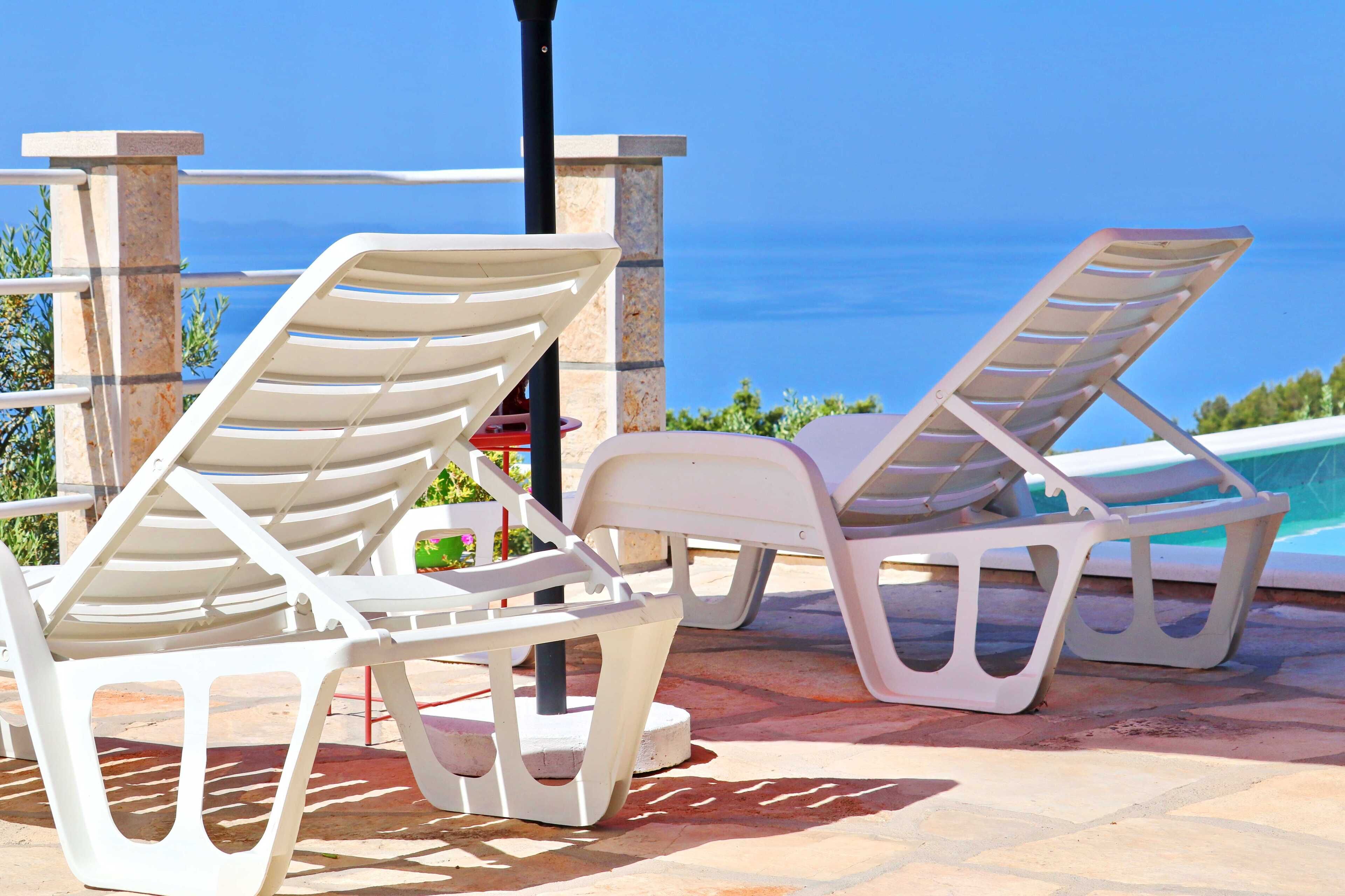 Talo (One Bedroom Holiday Home with Swimmin) | Terassi/patio