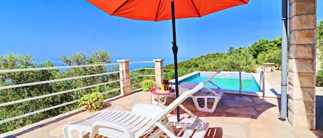 บ้านพัก (One Bedroom Holiday Home with Swimmin) | ลานระเบียง/นอกชาน