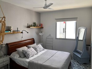 2 عدّة غرف نوم ومكتب ومكواة/لوح كي وسرير سفر