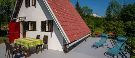 تناول الطعام بالخارج