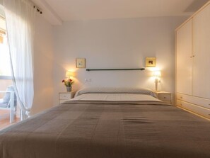 2 bedrooms, iron/ironing board, WiFi