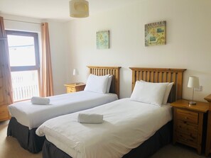 3 bedrooms, internet, bed sheets - 3 bedroom home with free wifi close to Kenmare town (Kenmare)