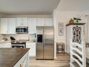 House, 3 Bedrooms | Private kitchen
