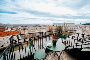 Exclusive Apartment | Terrace/patio