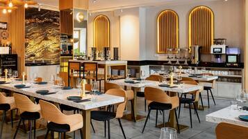 每日付費供應吃到飽早餐