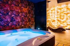Salas de tratamientos para parejas, sauna, bañera de hidromasaje 