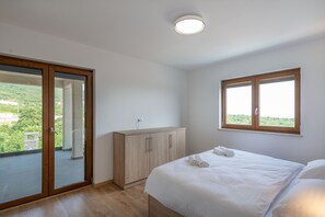 5 bedrooms, iron/ironing board, travel cot, free WiFi - Neu! Luxuriöse Privaten Villa M/pool für 10 Personen 3 km vom Meer Entfernt (Diminici)