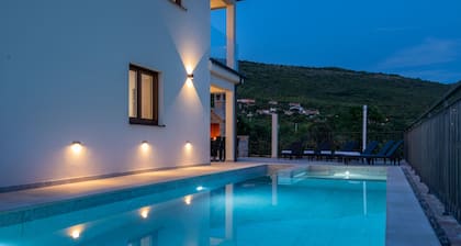 Neu! Luxuriöse Privaten Villa M/pool für 10 Personen 3 km vom Meer Entfernt