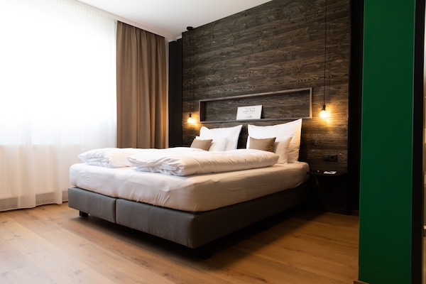 Egyptian cotton sheets, premium bedding, in-room safe, desk