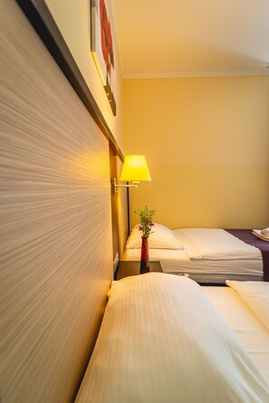 Standard Twin Room | In-room safe, desk, laptop workspace, free WiFi