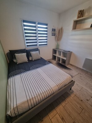 3 bedrooms, WiFi, bed sheets - Maison vue sur le Lubéron Avec Piscine Miroir (Maubec)
