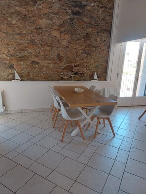 Dining - Appartement de Charme Bord de mer (Cerbère)