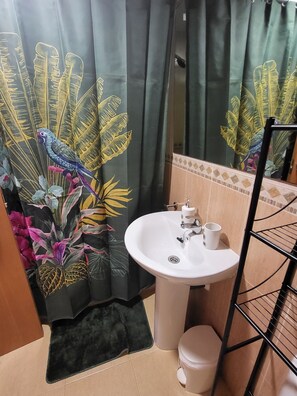 Bathtub, hair dryer, bidet, towels - ¡apartamento Cerca de la Piscina en Paraíso de Vera! (Vera)