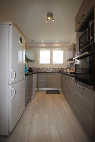 Single-storey house 110m², residential area, 500m from town center