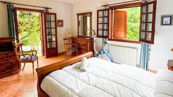 6 bedrooms, iron/ironing board, WiFi