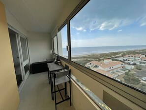 Dining - 2-room apartment for 4, balcony, parking, beach in St-Hilaire-de-Riez (Saint-Hilaire-de-Riez)