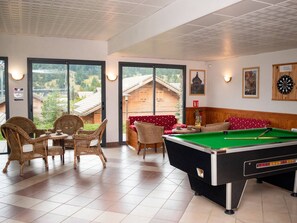 A pool table, wicker chairs, a billiards table, and a view of the outdoors. - Duplex chalet 3 rooms, 6 pers, Superdevoluy station (Le Dévoluy)