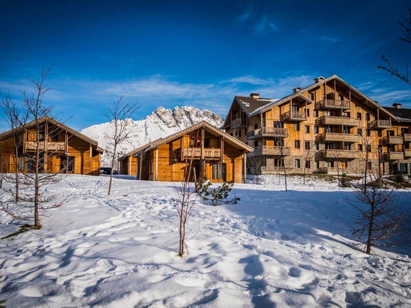 Exterior - 3-room chalet, terrace, games, near slopes (Le Dévoluy)