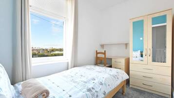 Comfort House | 4 bedrooms, iron/ironing board, free WiFi