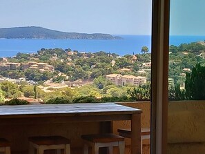 Dining - Villa with heated pool and panoramic views of the Gulf of Saint Tropez (Cavalaire-sur-Mer)