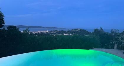 Villa with heated pool and panoramic views of the Gulf of Saint Tropez