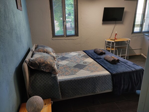 1 bedroom, free WiFi, bed sheets