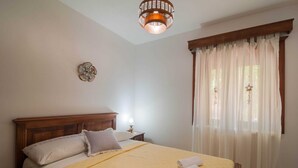 House (Five Bedroom Holiday Home with Terrac) | 5 bedrooms - House for Rent Nikoletta (Postira)
