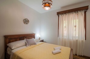 House (Five Bedroom Holiday Home with Terrac) - House for Rent Nikoletta (Postira)