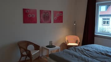 2 Schlafzimmer, Reisekinderbett, kostenloses WLAN, Bettwäsche